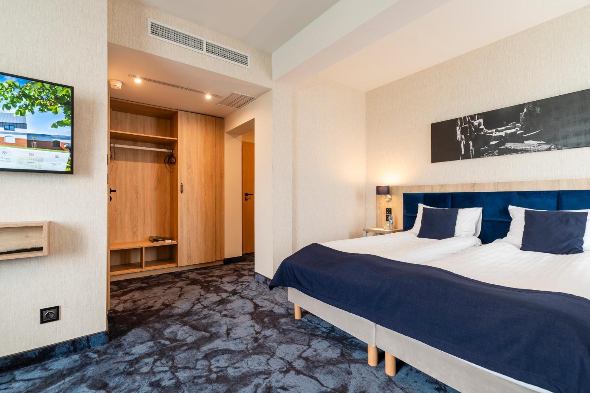 Ignasiak Hotel Вжесня Экстерьер фото