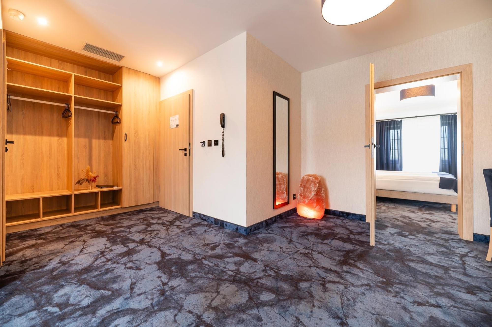 Ignasiak Hotel Вжесня Экстерьер фото