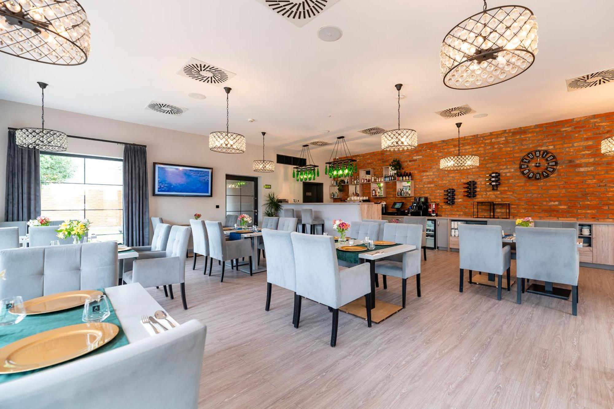 Ignasiak Hotel Вжесня Экстерьер фото